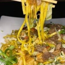 D5 ผัดหมี่เนื้อวัว牛肉炒面