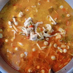 ต้มยำไก่ใส่เห็ดนางฟ้าน้ำใส