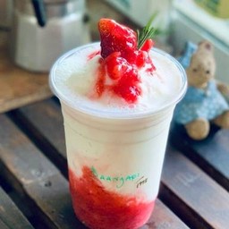 สตอเบอร์รี่ โยเกิร์ตปั่น