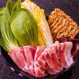 จานเล็ก เซ็ตหมู รวมซุป 小份猪肉套餐包括汤底