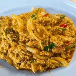 ปลากระพงผัดผงกะหรี่