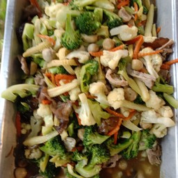 ผัดผักรวมมิตรใส่หมู