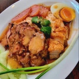 🔥 ต้าเฉิง (โชคชัย 4) ข้าวหมูแดง หมูกรอบ ขนมจีน 👍🏻 อร่อย! ข้าวหมูแดง หมูกรอบ ขนมจีน ⭐ แกงเขียวหวาน โชคชัย 4