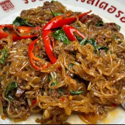 กะเพราหมูสับเส้นเล็ก