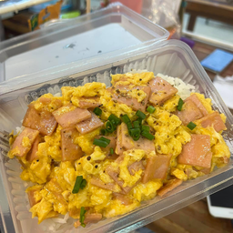 ข้าวไข่ข้นแฮม+ไส้กรอก