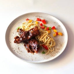 สปาเก็ตตี้ซี่โครงหมูอบซอสฮอยซิน