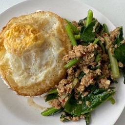 ข้าวคะน้าผัดหมูสับ