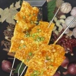 P2 แผ่นเต้าหู้ย่างพริกผัด 蒜蓉豆皮