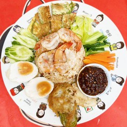 ข้าวคลุกน้ำพริกเผาผัดกุ้งสด