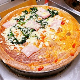 พิซซ่าผักโขมชีสเบคอน