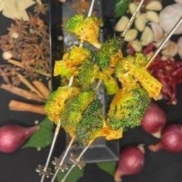 P11 บล็อคโคลี่ย่าง烤西兰花