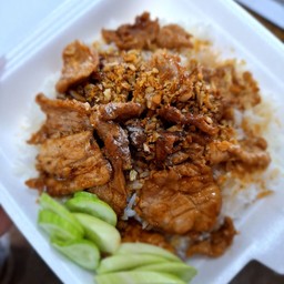 ข้าวหมูกระเทียม