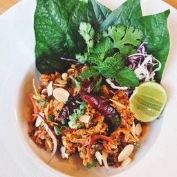ข้าวยำแหนมเห็ดสมุนไพร ข้าวถั่วลูกไก่ทอด
