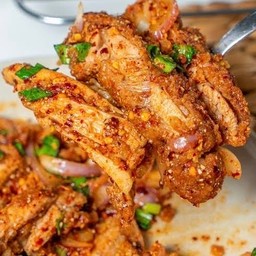 ยำไก่แซ่บ