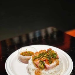 เฮียจง หมูกรอบลำปาง