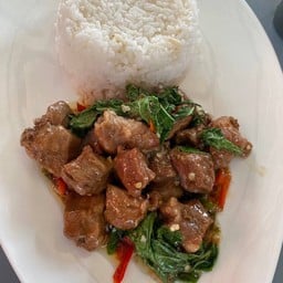 ข้าวกระเพราหมูตุ๋น