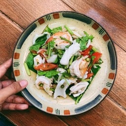 ยำรวมมิตรทะเล