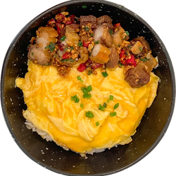 ข้าวหมูกรอบคั่วพริกเกลือไข่ข้น