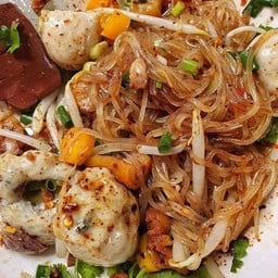 ก๋วยเตี๋ยวเรือแห้งหมูตุ๋น