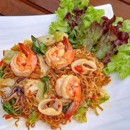 มาม่าผัดขี้เมาทะเล