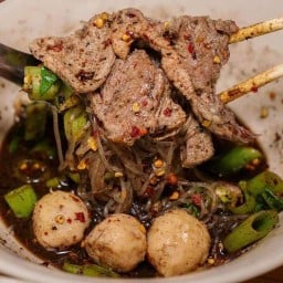 ร้านก๋วยเตี๋ยวเรือลุงเอื้อน ภาวดี60 ต้นตำหรับ