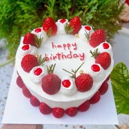 1ปอนด์ เค้กสตรอว์เบอร์รีล้อมรอบ