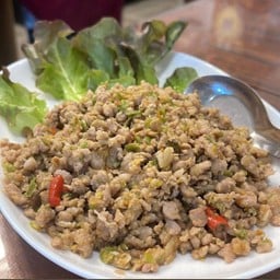 หมูสับปลาเค็มผัดกระเทียมพริกขี้หนู (แนะนำให้เผ็ดกลางขึ้นไป)