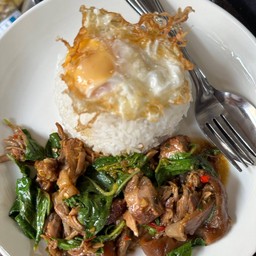 ข้าวกระเพราขาหมู