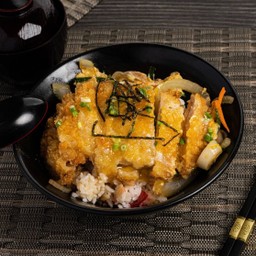 [อร่อยซ่ากับโค้ก] ข้าวหน้าหมูทงคตสึ +  โค้ก ไม่มีน้ำตาล (กระป๋อง)