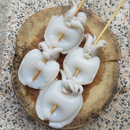 หมึกกระดอง ไซส์กลาง ไม้เสียบ 2 ตัว