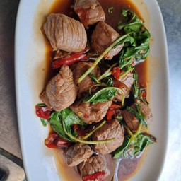 ผัดกะเพราเนื้อสันสะโพก