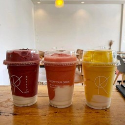 สตอเบอร์รี่บานาน่าโยเกิร์ต