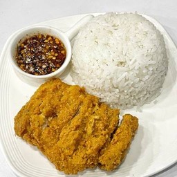 ข้าวไก่กรอบ น้ำจิ้มแจ่ว