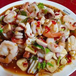 ยำหมึกกุ้งสุก