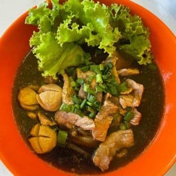 มั่งมี ก๋วยเตี๋ยวเนื้อตุ๋น ก๋วยเตี๋ยวไก่มะระ เมืองเอก