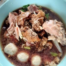 ก๋วยเตี๋ยวหมูตุ๋นเนื้อตุ๋น - รัตนา