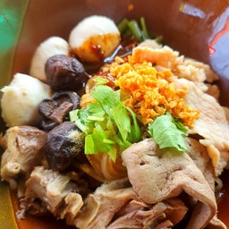แม่อิ่ม ก๋วยเตี๋ยวเนื้อตุ๋นหมูตุ๋น สาขาพลแสน Mae-Aim Noodle