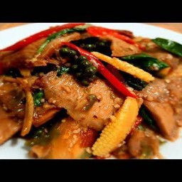 ข้าวราดผัดขี้เมาลิ้นวัวย่าง