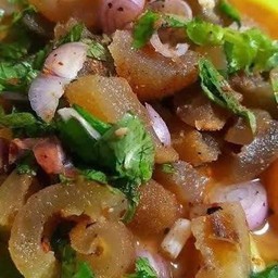 ข้าวราดผัดขี้เมาหนังหมู