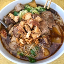 เล็กหมู น้ำตก,น้ำใส