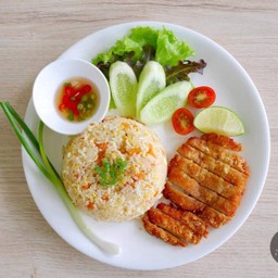 ข้าวผัดไก่กรอบ