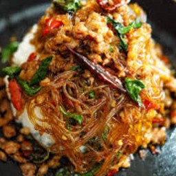 ข้าวกะเพราวุ้นเส้น