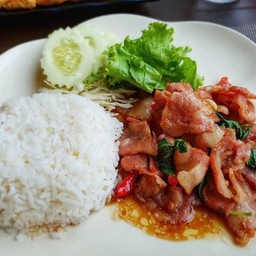 ข้าวกระเพราเบคอน