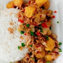 ข้าวเต้าหู้ผัดพริกเกลือ