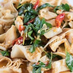 ข้าวราดผัดขี้เมาสไบนาง