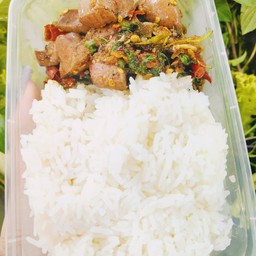 ข้าวราดผัดขี้เมาตับหมู