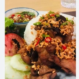 ข้าวราดเนื้อกระเทียม