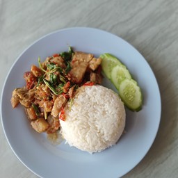 กระเพราหมูกรอบ