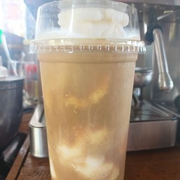 มะพร้าวปั่นนมสด กาแฟ