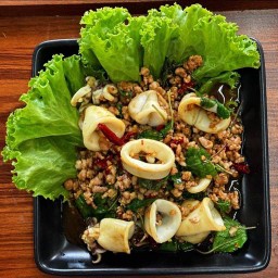 ผัดกระเพราหมูสับ+ปลาหมึก(กับข้าว)